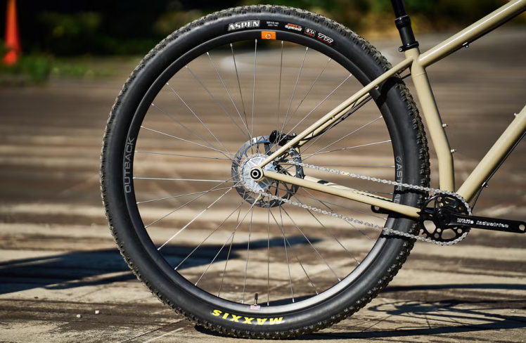 سازندگان دوچرخههای سفارشی در حال استقبال از چرخهای ۳۲ اینچی هستند. بازار انبوه میتواند گام بعدی باشد.